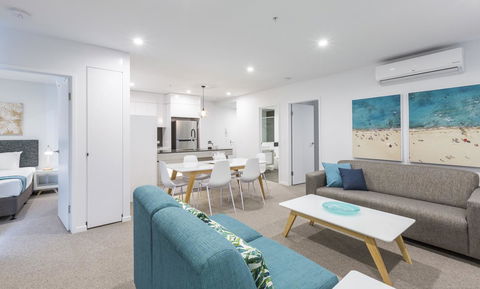 Boardwalk Burleigh Beach - Official - Hotel VIC 42