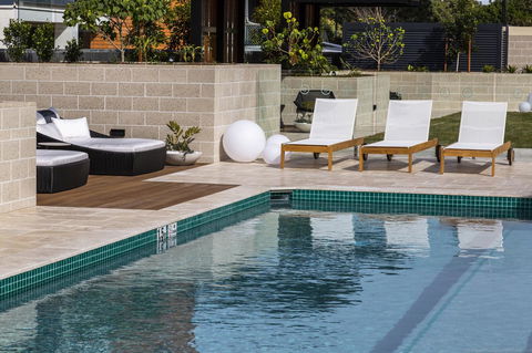 Boardwalk Burleigh Beach - Official - Hotel VIC 35