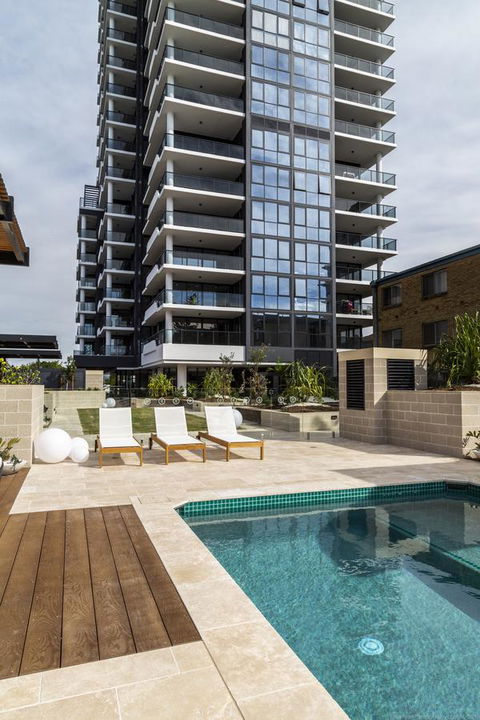 Boardwalk Burleigh Beach - Official - Hotel VIC 5