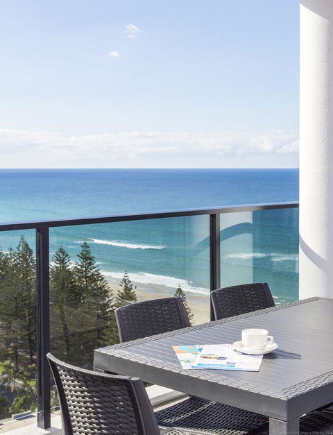 Boardwalk Burleigh Beach - Official - Hotel VIC 24
