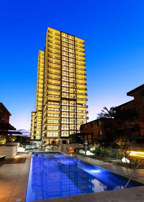 Boardwalk Burleigh Beach - Official - Hotel VIC 7