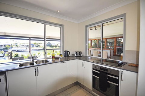 Bribie Island Canal Holiday Destination! - Hotel VIC 4