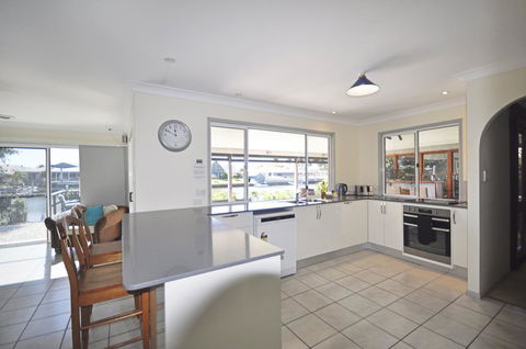 Bribie Island Canal Holiday Destination! - Hotel VIC 6