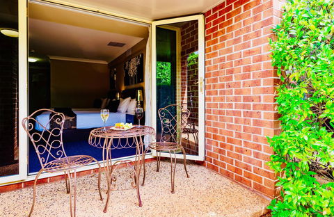 Ambassador On Ruthven - Hotel VIC 17