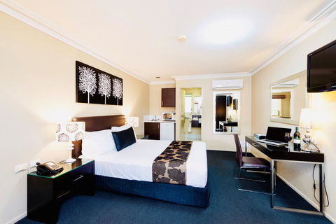 Ambassador On Ruthven - Hotel VIC 13