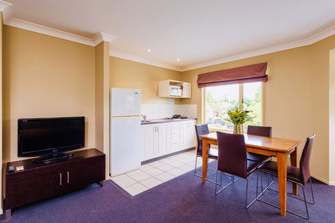 Ambassador On Ruthven - Hotel VIC 27