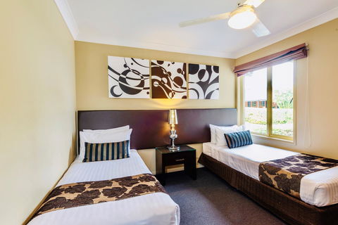 Ambassador On Ruthven - Hotel VIC 24