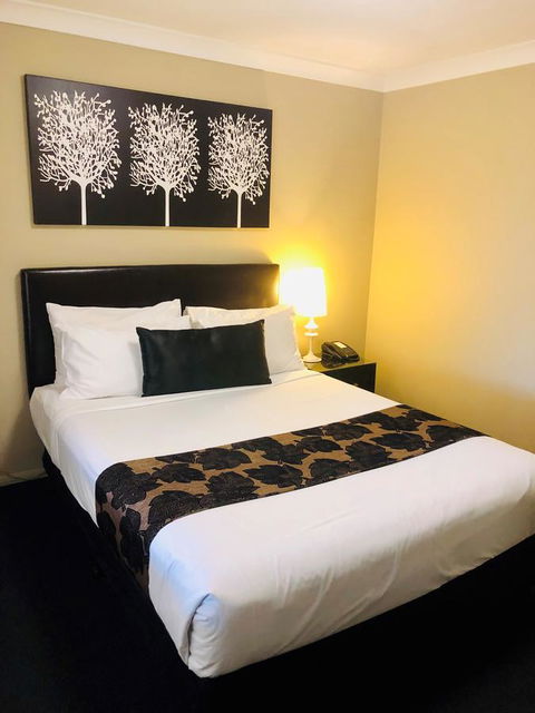 Ambassador On Ruthven - Hotel VIC 38