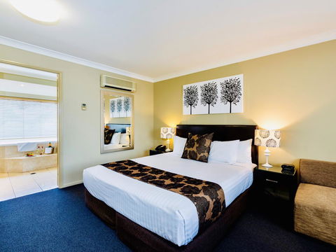 Ambassador On Ruthven - Hotel VIC 20