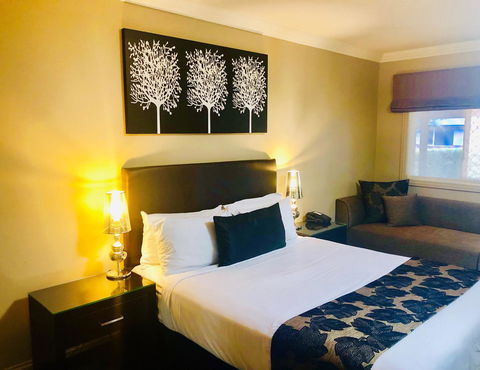 Ambassador On Ruthven - Hotel VIC 40