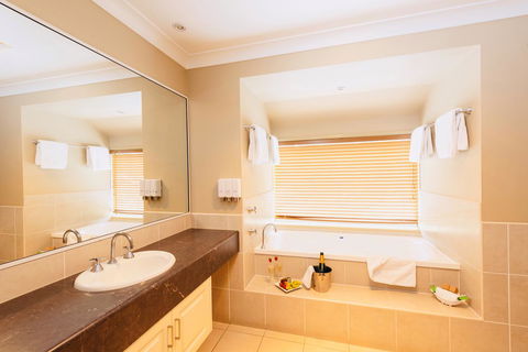 Ambassador On Ruthven - Hotel VIC 8