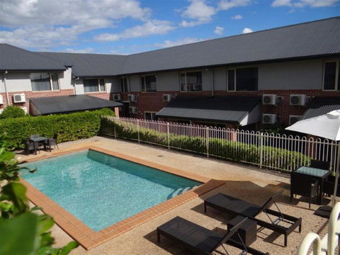 Ambassador On Ruthven - Hotel VIC 26