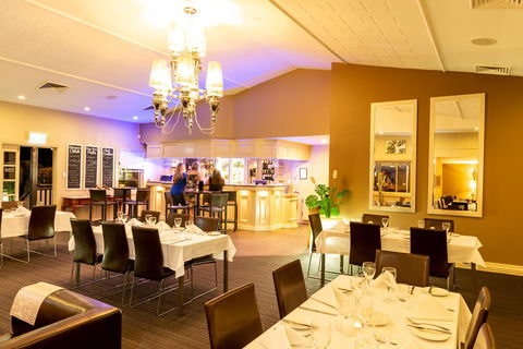 Ambassador On Ruthven - Hotel VIC 9