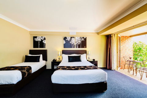 Ambassador On Ruthven - Hotel VIC 15