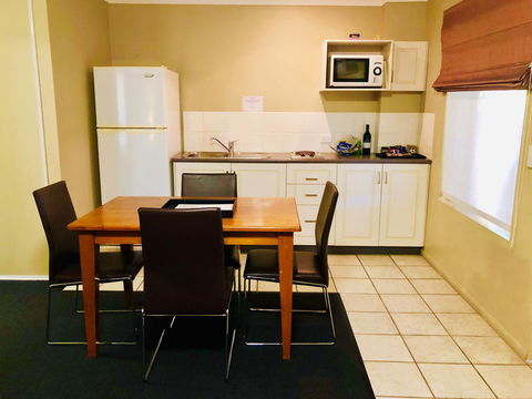 Ambassador On Ruthven - Hotel VIC 37