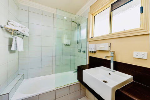Ambassador On Ruthven - Hotel VIC 29