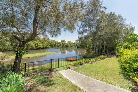 Waterfront Theme Park Getaway - Hotel VIC 20