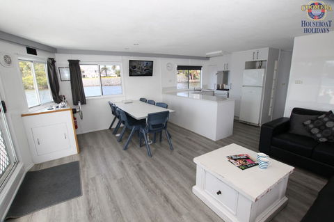 Coomera Houseboats - Hotel VIC 8
