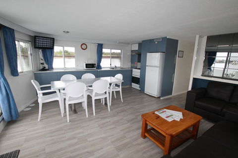 Coomera Houseboats - Hotel VIC 5