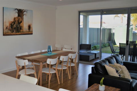 Western Breeze - Hotel VIC 2