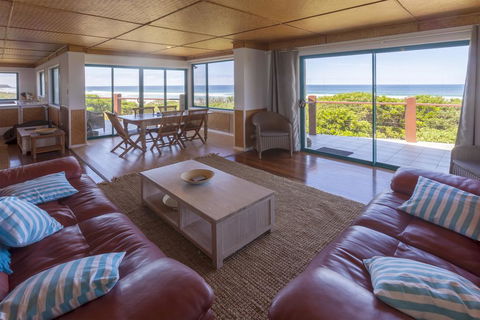 White Waves On The Beach - Hotel VIC 3