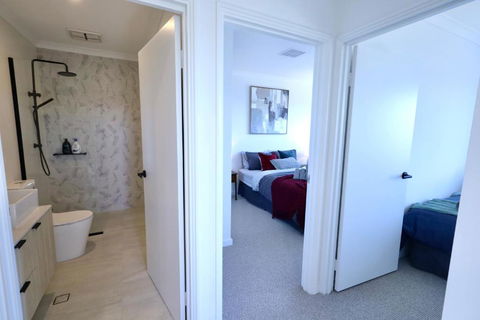 34 High End Quality Home - Glendalough - Sleeps 8 - Hotel VIC 3