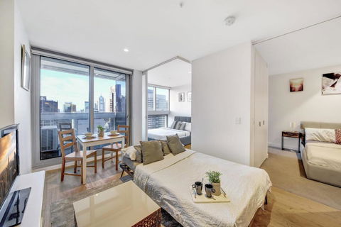 A Chic 2BR Apt Near Southern Cross City Views - Hotel VIC 3