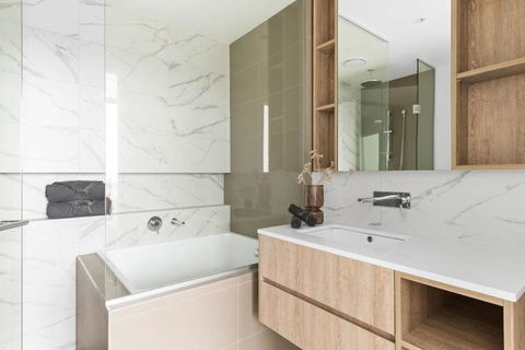 A Chic 2BR Apt With Panoramic Views FREE Parking - Hotel VIC 4