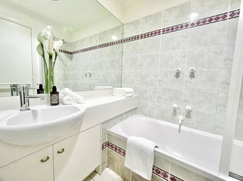 A Cozy 2B2B Apt Next To Carlton Garden W/ Parking - Hotel VIC 1