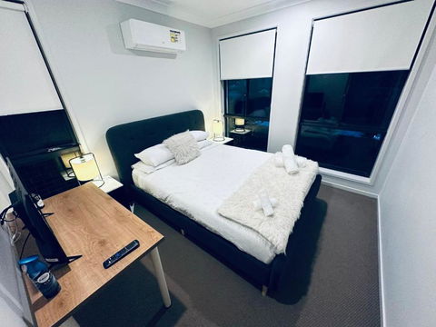 A Private Ensuite With AC And TV - Hotel VIC 4