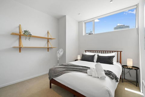 A River-side 2bdm Footscray Oasis + Parking - Hotel VIC 2