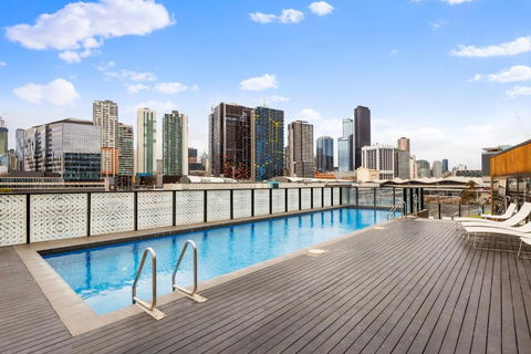 A Stylish 2BR Apt With FREE Parking - Hotel VIC 3