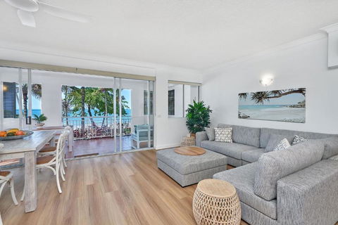Absolute Beachfront 2 Bedroom Apartment Alassio Palm Cove - Hotel VIC 2