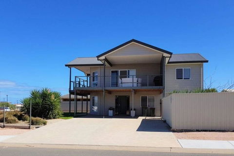 Agape Holiday Home With Pool Table ,NBN Internet - Hotel VIC 0