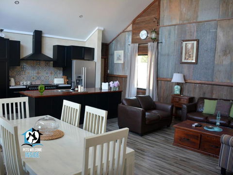 A Beautiful New Property, Walking Distance To The Beach In Esperance WA! - Hotel VIC 2