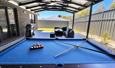 Albury Funk - Hotel VIC 1