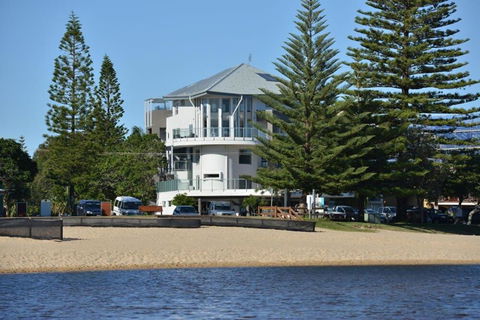 Amazing Currimundi Lakefront Ocean Penthouse - Hotel VIC 4