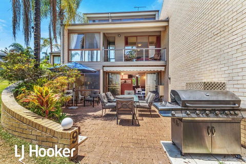 Amazing Waterfront Location - Hotel VIC 3