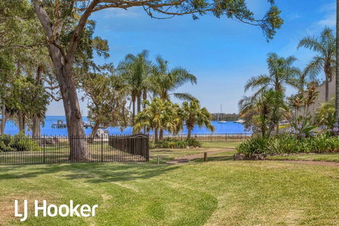 Amazing Waterfront Location - Hotel VIC 1