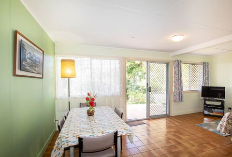 ARCADIA -Straddie Original 3 Bedroom House With Ocean Views - Hotel VIC 1