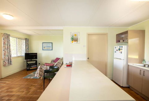 ARCADIA -Straddie Original 3 Bedroom House With Ocean Views - Hotel VIC 2