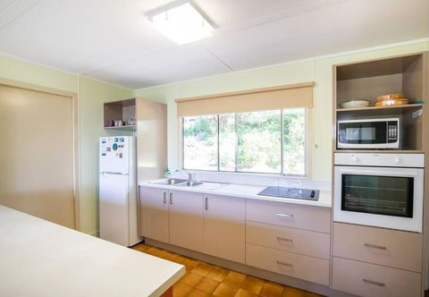 ARCADIA -Straddie Original 3 Bedroom House With Ocean Views - Hotel VIC 3