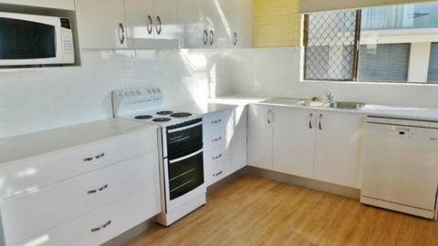 Aurora D - S, 2 - 13 Pacific Pde - Hotel VIC 2