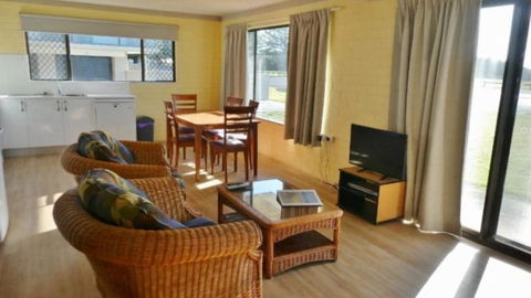 Aurora D - S, 2 - 13 Pacific Pde - Hotel VIC 3