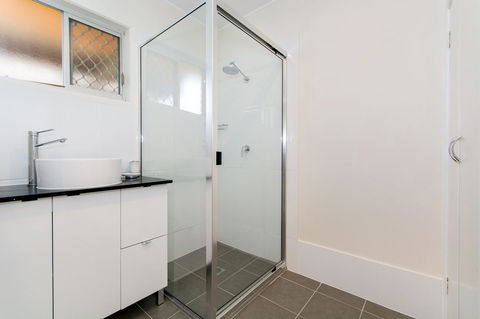 Lowset Sweetie, Central To Everything - Partridge St, Bongaree - Hotel VIC 11
