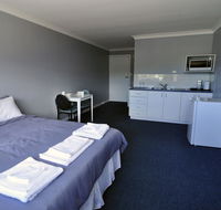 Bribie Island Square - Hotel VIC