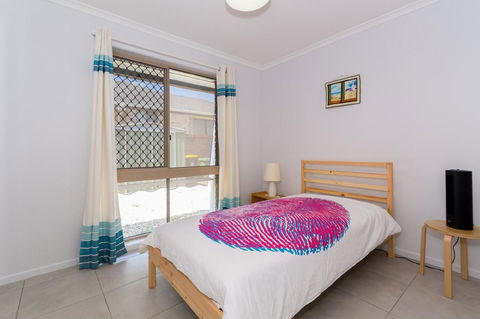 Lowset Home On The Canal - Dolphin Dr, Bongaree - Hotel VIC 17