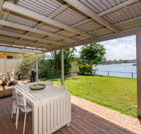Lowset home on the canal - Dolphin Dr Bongaree - Hotel VIC