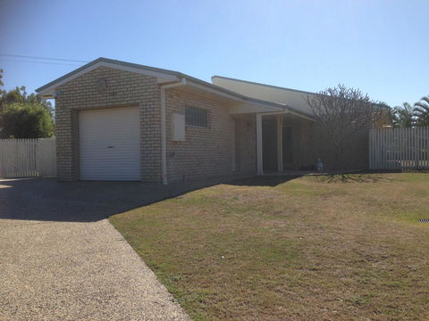 Private Canal Duplex With Pontoon - Oleander Drive, Bongaree - Hotel VIC 7
