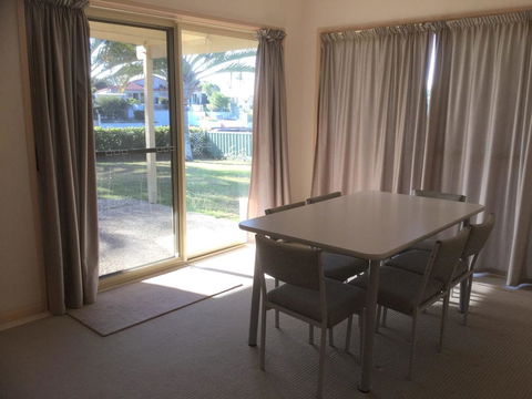 Private Canal Duplex With Pontoon - Oleander Drive, Bongaree - Hotel VIC 9